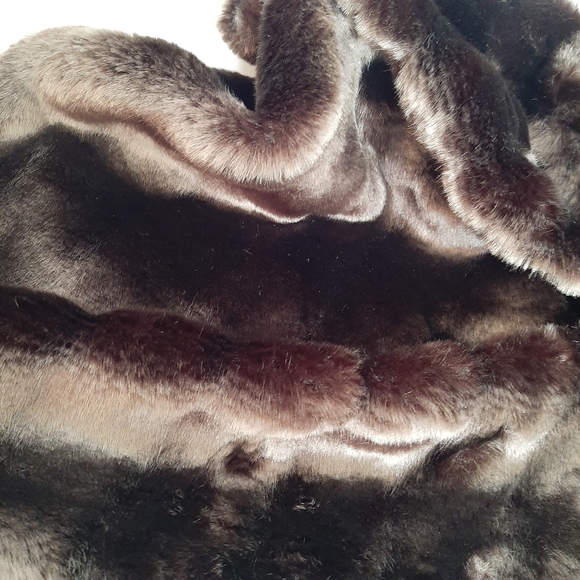 NEWPORT Faux Fur Mink Pillow Cover - Picture 5 of 16